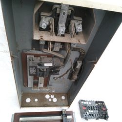 Zinsco 200 Amp Breaker Box with 10  Breakers and Extra Buss Bar