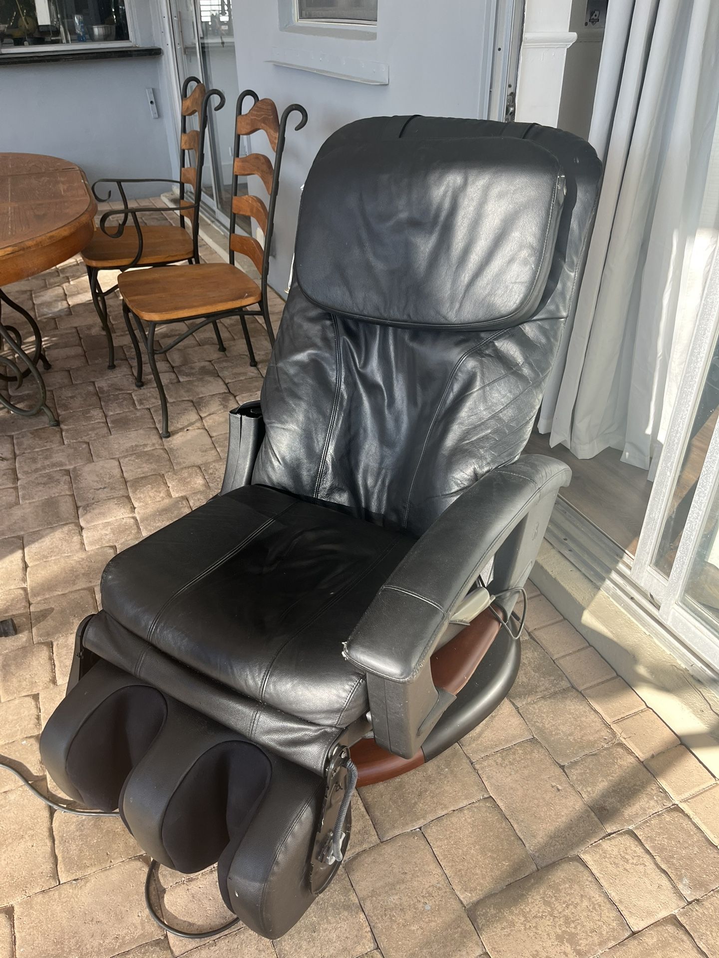 Human Touch HT-7450 Zero Gravity Massage Chair - Black Leather