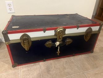 Vintage Patriotic USA Storage Trunk