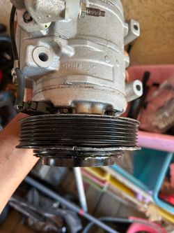 Automotive AC Compressor with Clutch Pulley