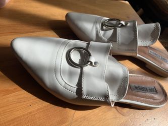 Closed-toe Sandles