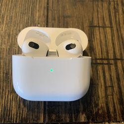 Apple AirPods W/ MagSafe Charging Case