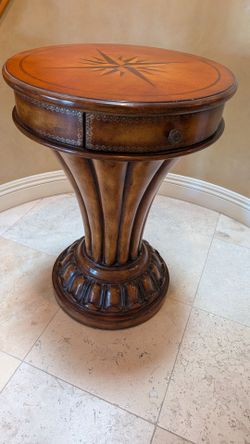 Pedestal table