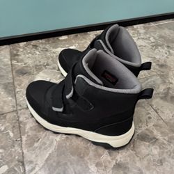 Cat & Jack Big Kids Snow Boots, Size 3