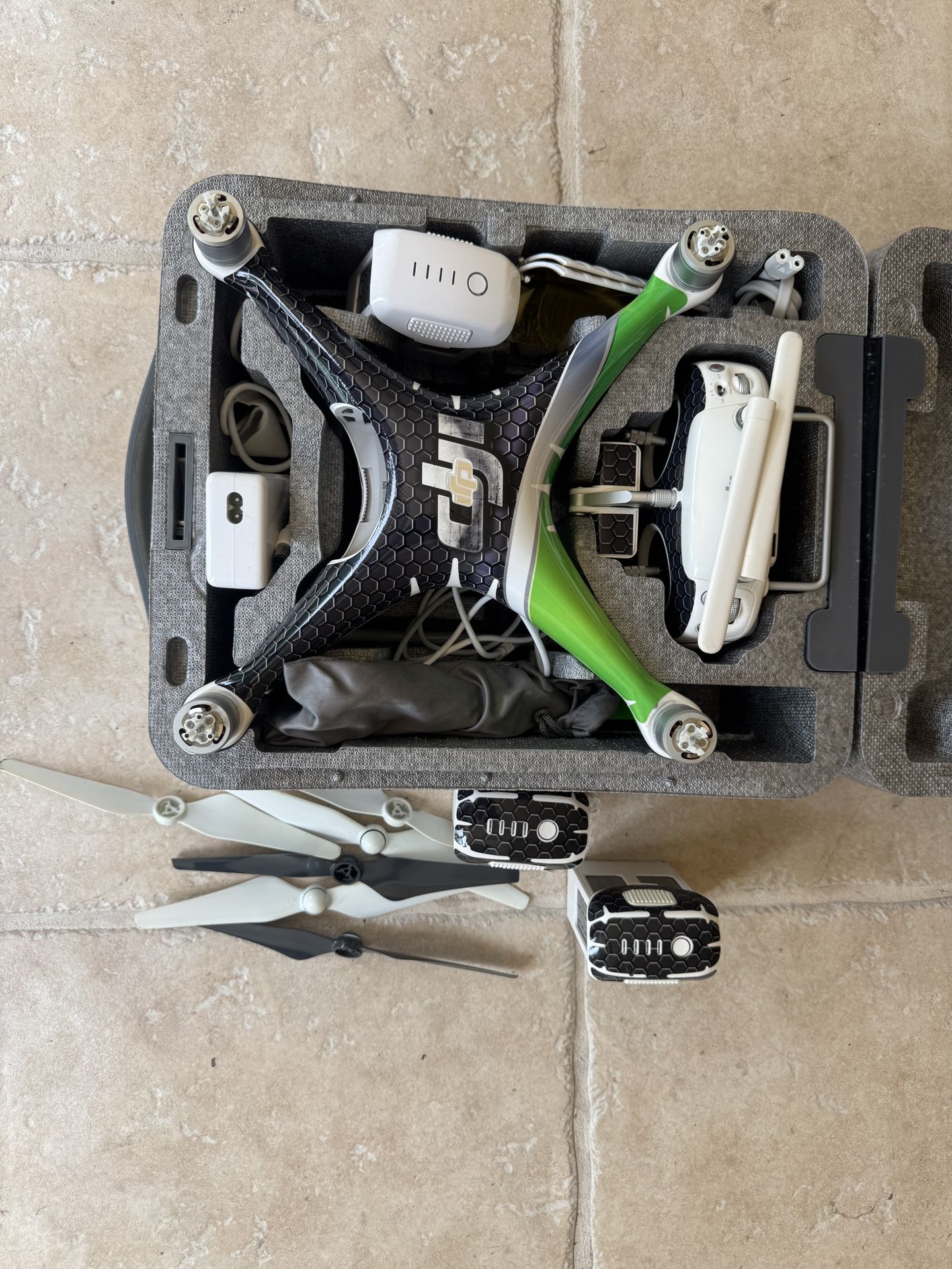 Dji Phantom 4 Like New All Accessories 3 Batteries WITH IPAD MINI 4 