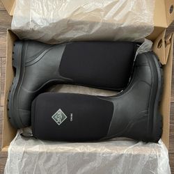 Brand New Muck Boots Size 9