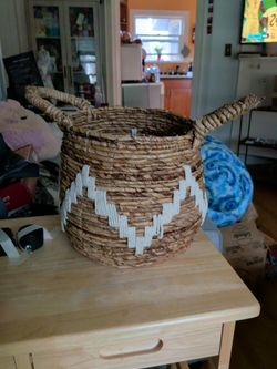 Basket with macrame weaving