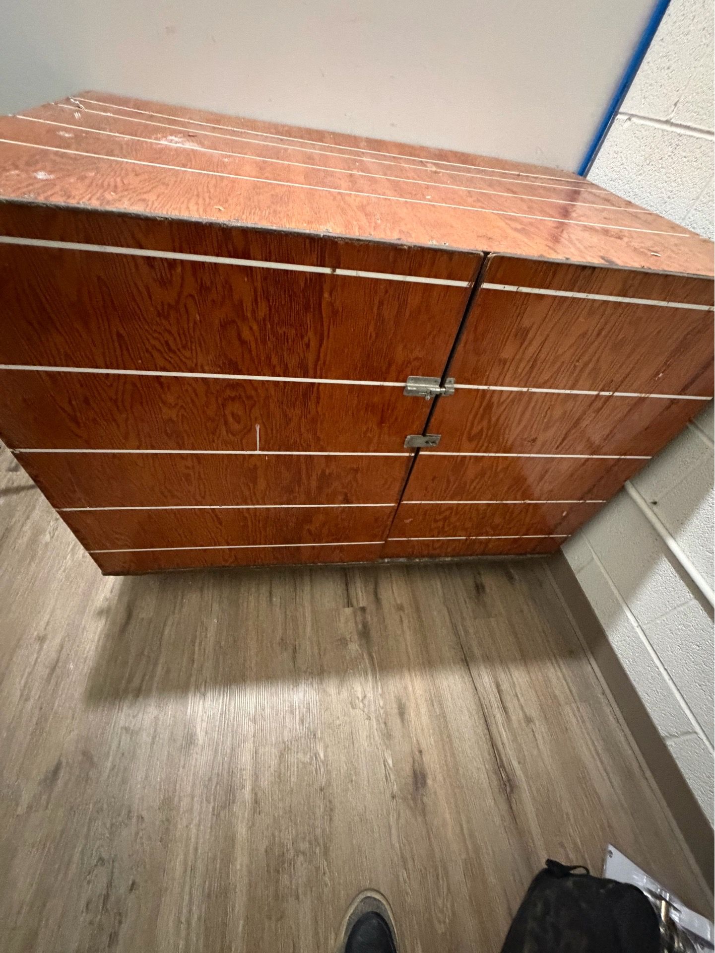 Wooden workbench cabinet box