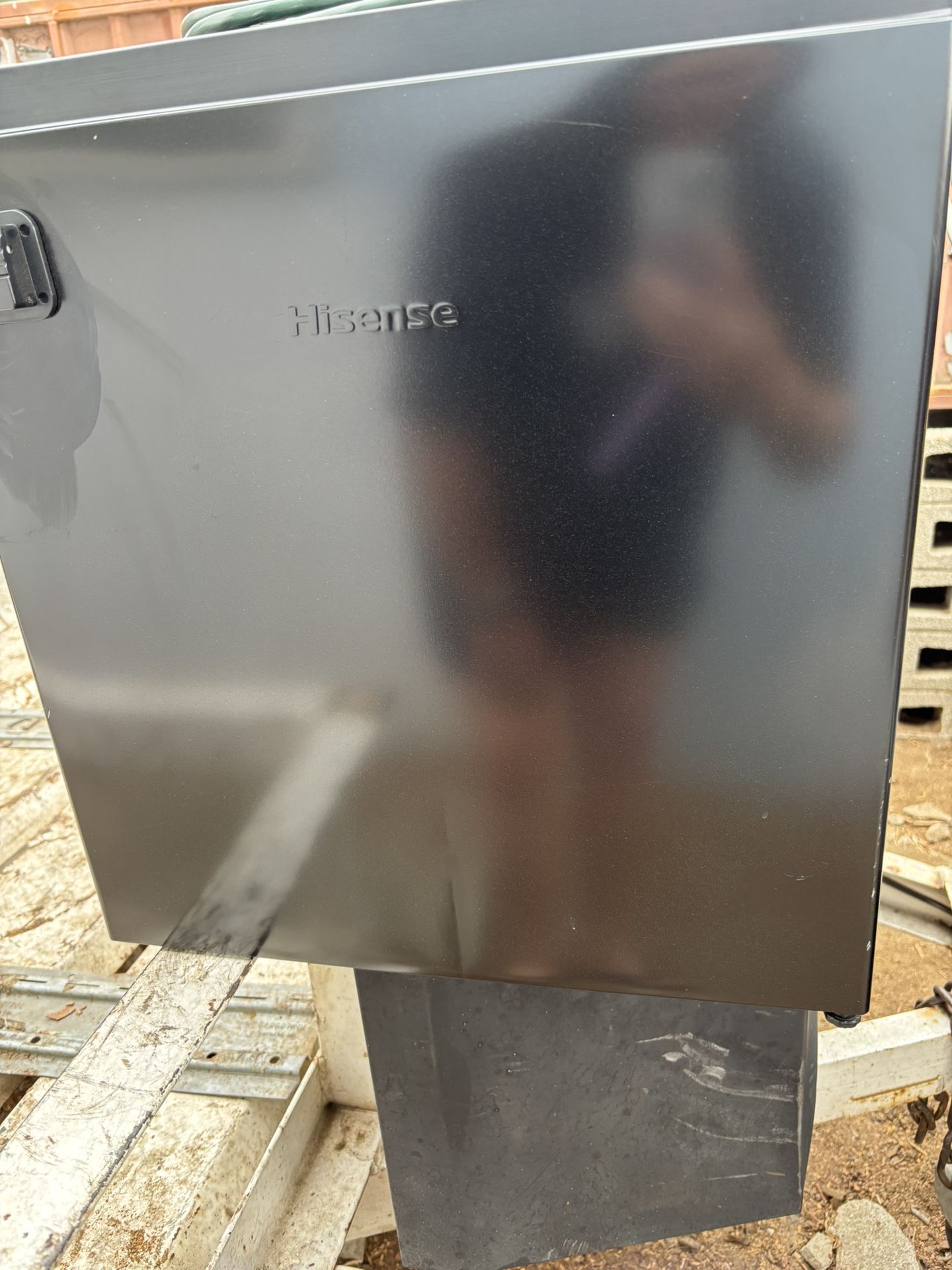 Hisense Mini Fridge 1.6 CF