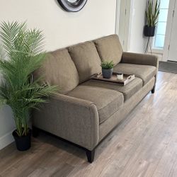 Couch (FREE Delivery!🚚)