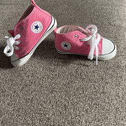 Size 4C Converse / Soft bottoms 