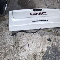 19-23 GMC Sierra Tailgate 