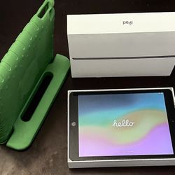 📱 Apple iPad 8th Gen, 10.2 inch, Wi-Fi, 32 GB, Space Gray + Case, Stand (new)
