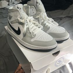 Air Jordan 1 mid   Gray Fog, Black And White 