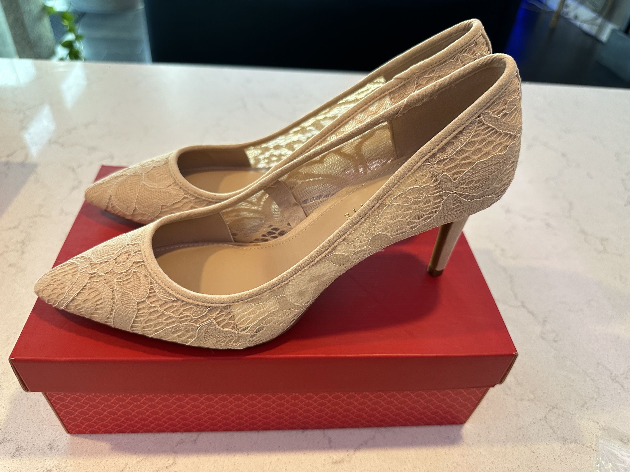 NEW Women’s Size 10 Lace Blush High Heels Kelly & Katie