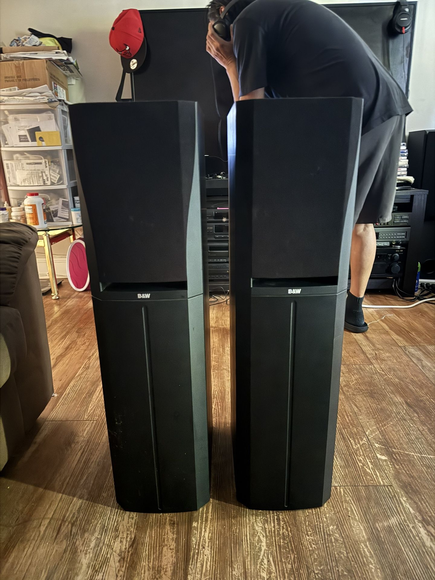 Bowers & Wilkins (B&W) DM305 Tower Speaker