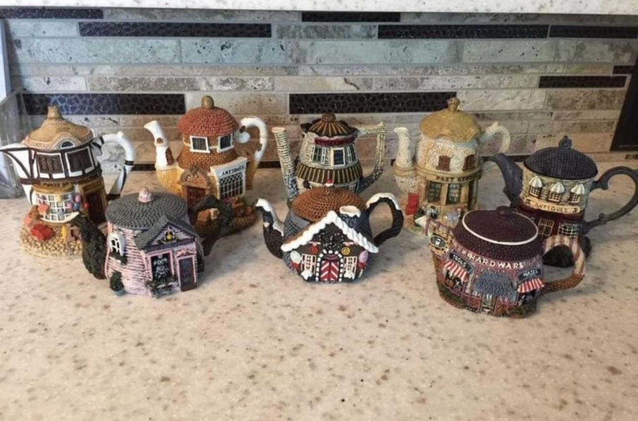 Hometown Teapot Cottages Collection (Resin) 