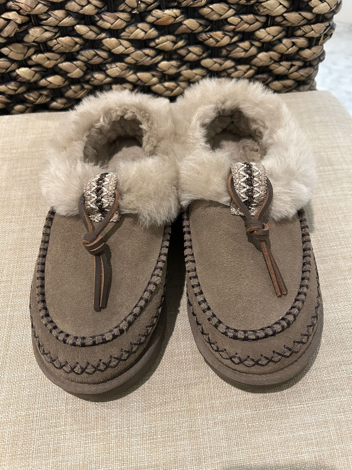 Women’s UGG slippers size