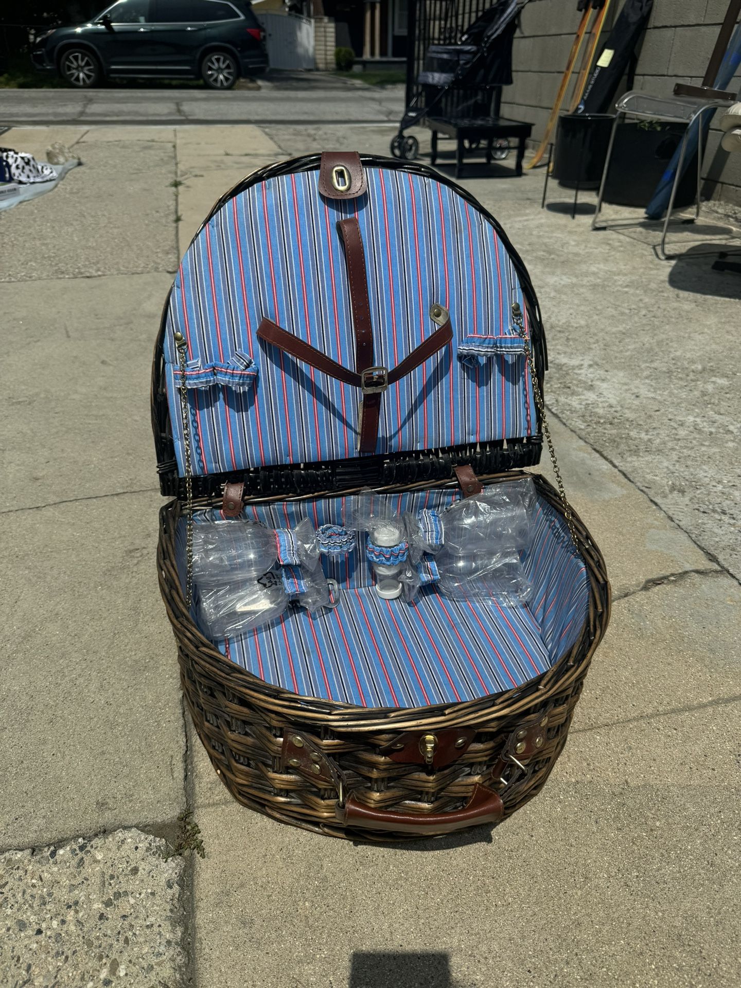 Vintage Wicker Picnic Basket