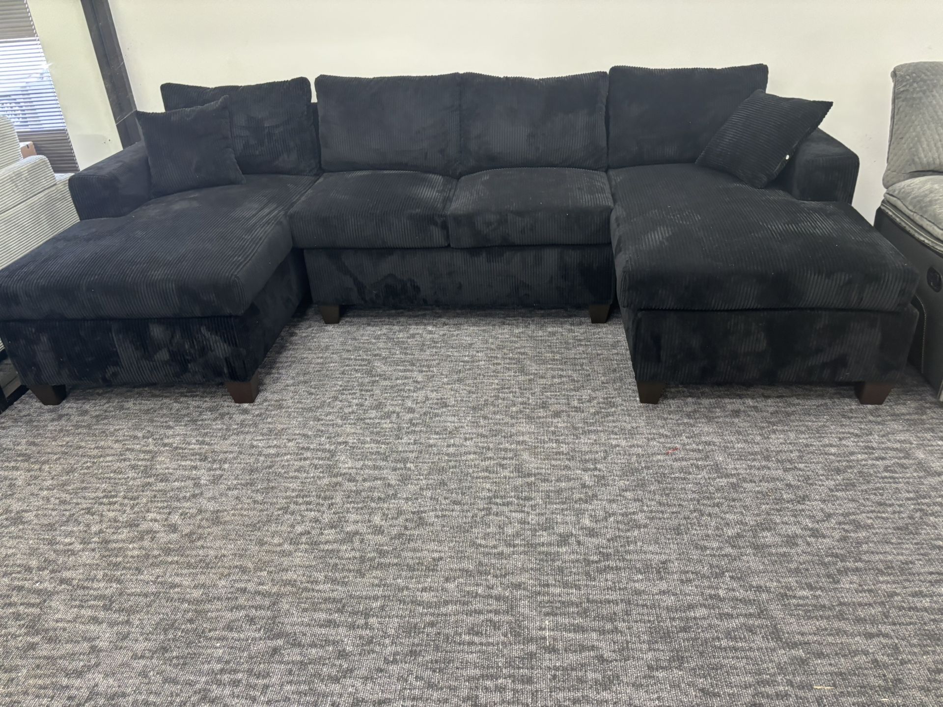 Get this amazing π deal on this brand new Luxury BLACK sectional  $775 includes delivery π   All  pillows included π€©  Assembly is $50  Brand new de
