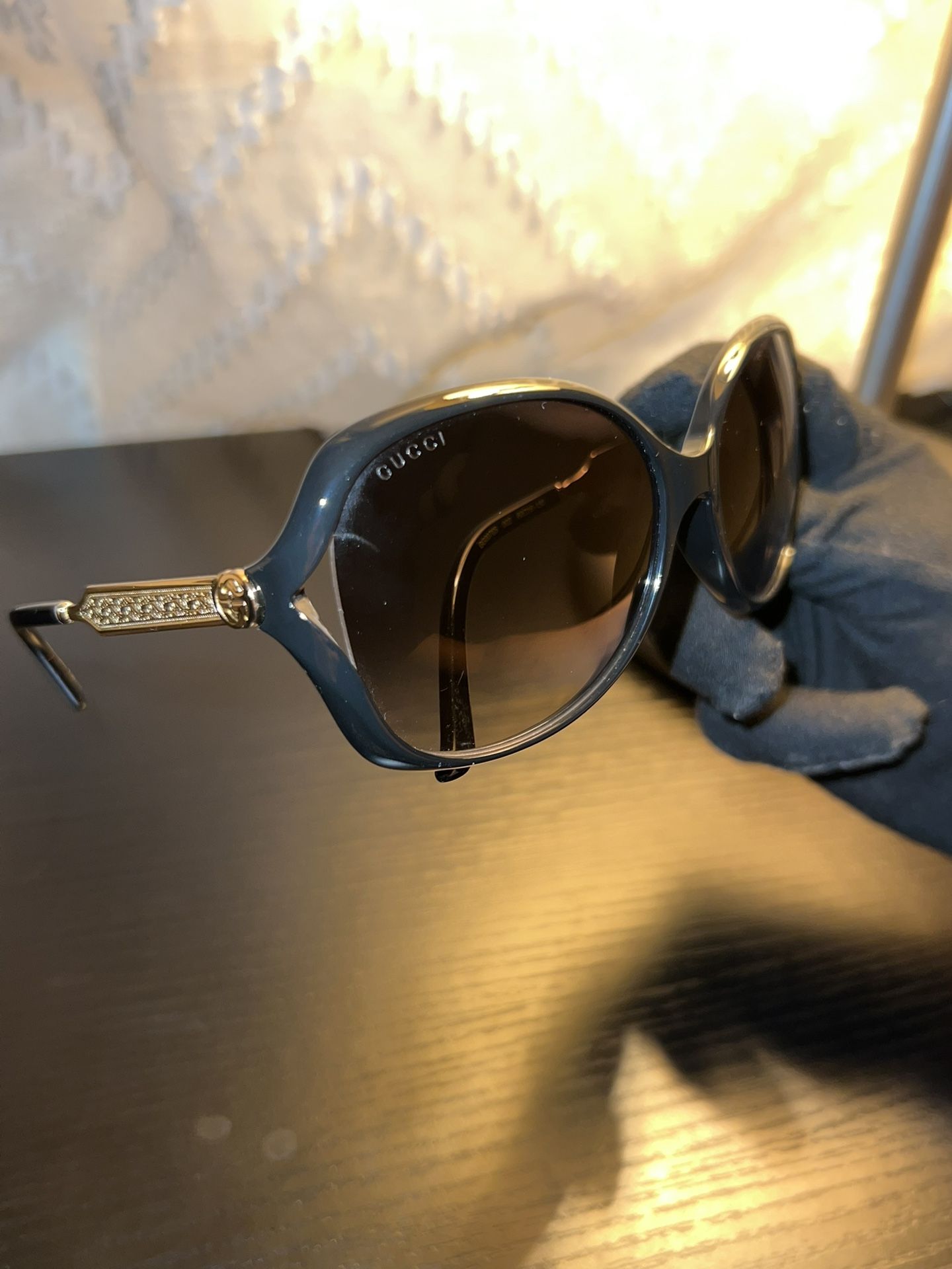 Gucci Square Sunglasses For Women’s