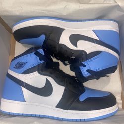 Jordan 1 UNC toe size 6Y