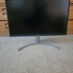 LG 27UL550-W  27" 4K UHD IPS Monitor 