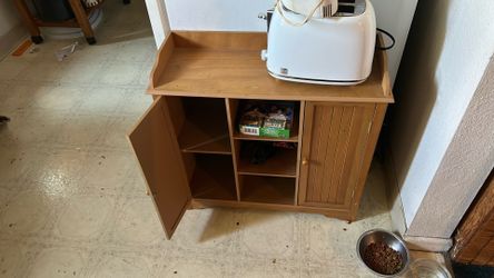 Dresser/ shelf