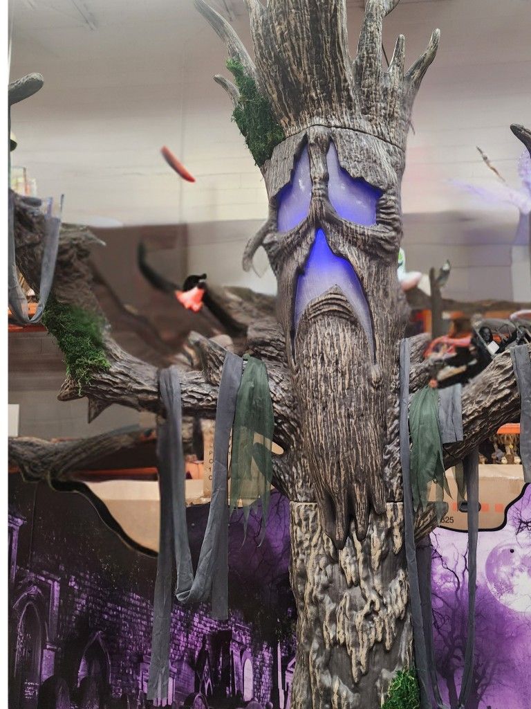 Halloween Decoration, Tall Tree!