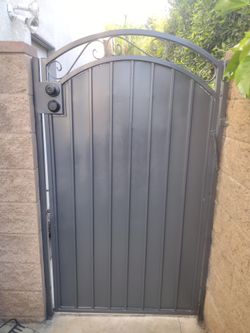 Gate