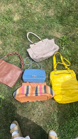 Tons of clothes designer/handbags/shoes