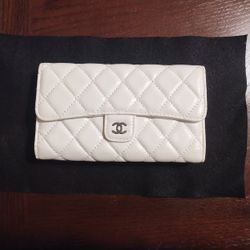 NEW WOMEN'S WALLET. WHITE COLOR.