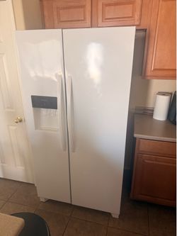 Side by side refrigerator 250$ paid 1800 year and a half ago