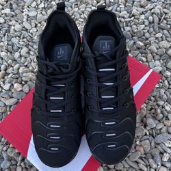 Black Vapor Maxes Size 10