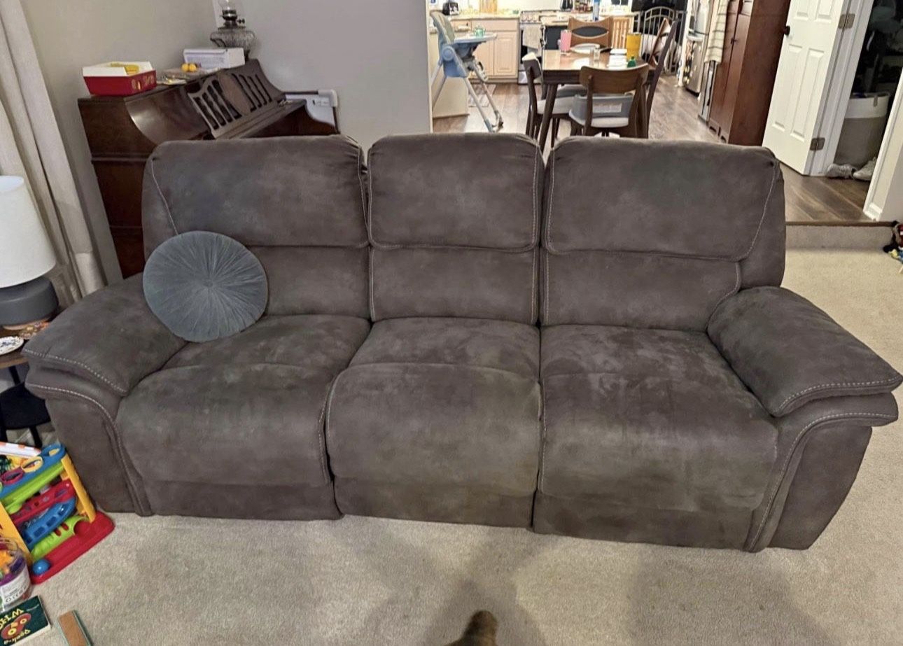 2Piece Reclining Set Couch/ Sofa
