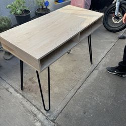 Modern Desk Good Shape 35 Bucks