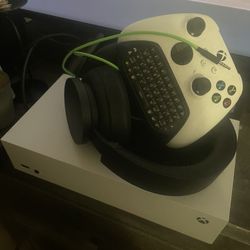 Xbox S $200 Wireless Controller And Gaming Headphones