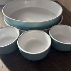 Brand New Laurie Gates California Designs 5-Piece Serving Set.