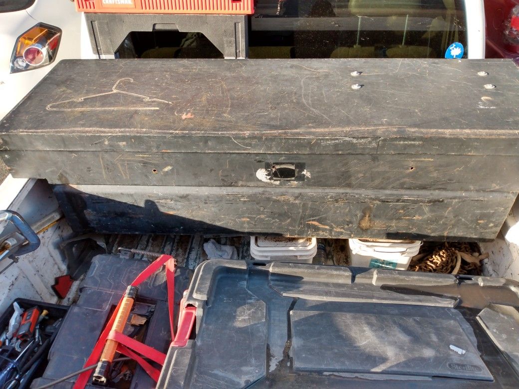 Rawson Koenig tool box/storage box for truck bed