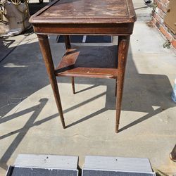 vintage  lamp table 28" tall, 18"x 18" top, just need Restore, $40.