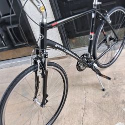 Giant Aluminum Hybrid Bike.  