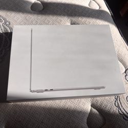 Apple MacBook Air 13 Inch M4. (2025)