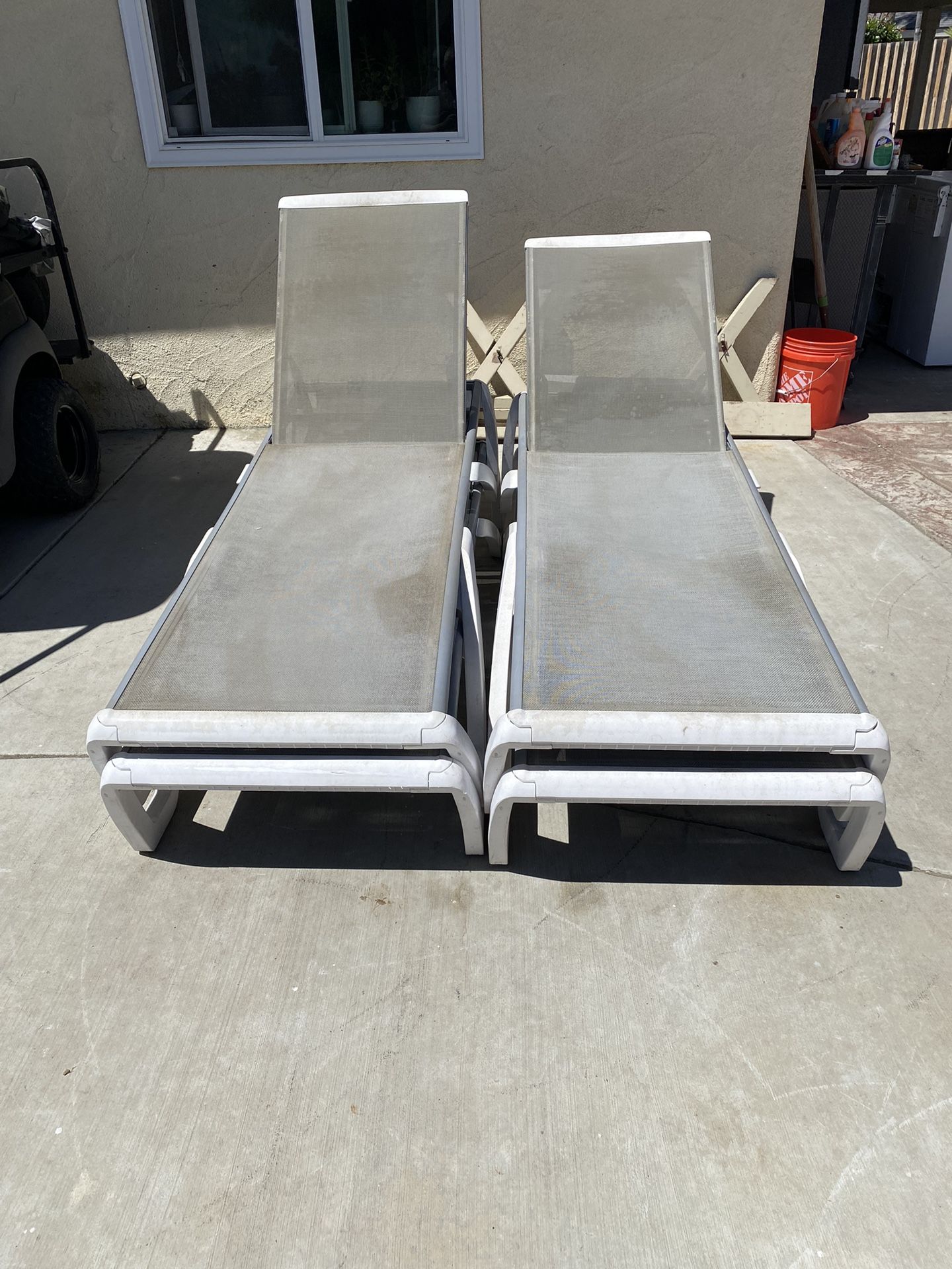 Set Of 4 Pool Lounge Chairs