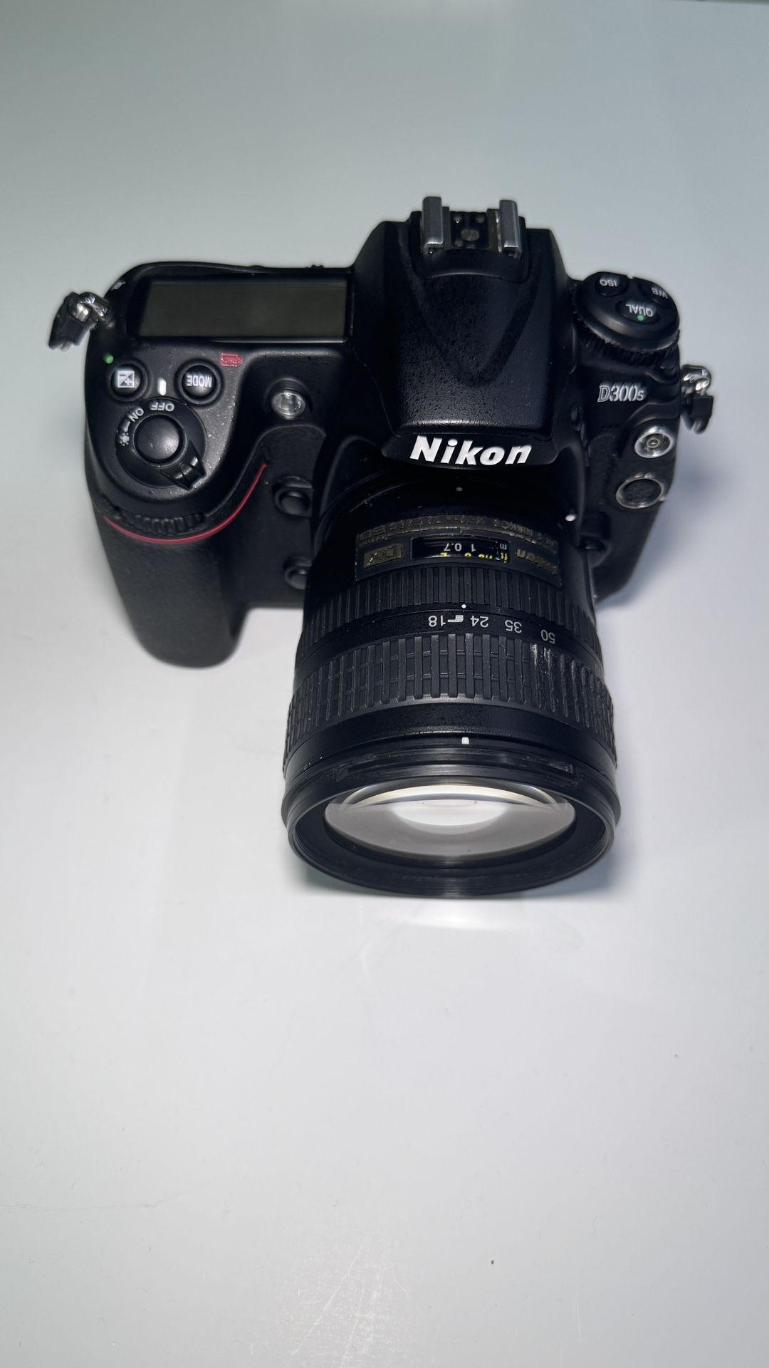 Nikon D300s with lens 18/70mm f/3.5 shooter count 164330