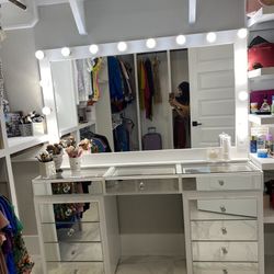Beautiful Vanity Makeup Station 