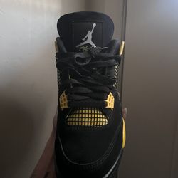 Jordan 4 Thunder