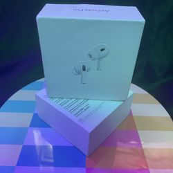 Lightly Used White AirPods Pro (2nd Generation)