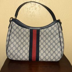 Gucci GG Supreme Shoulder Bag