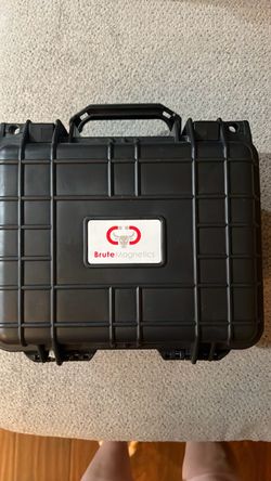 Brute Magnetics Hard carrying case with magnet