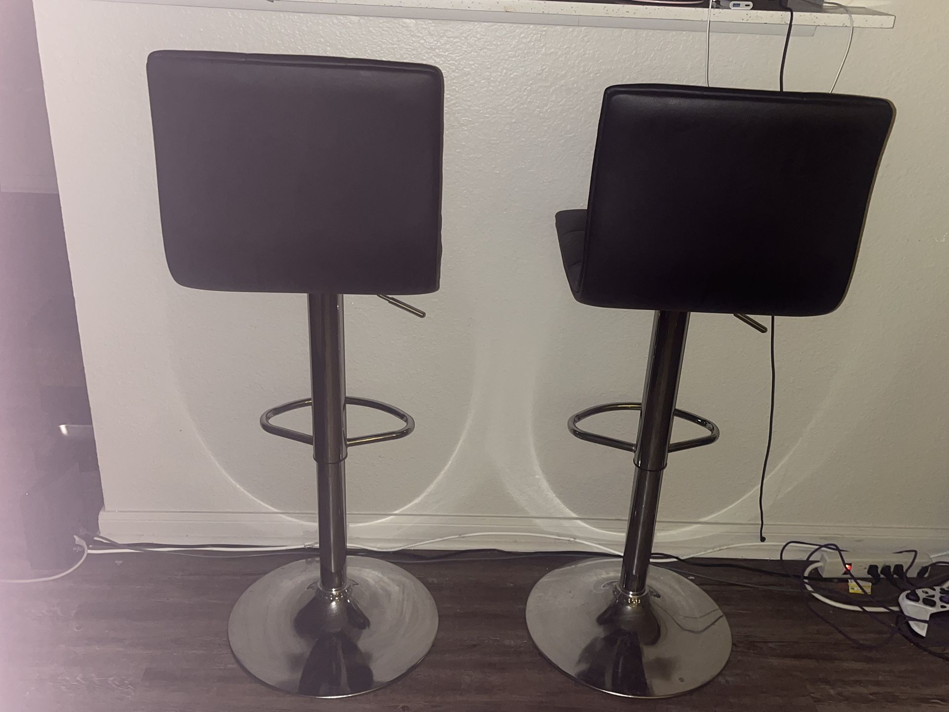 2 Bar Stools